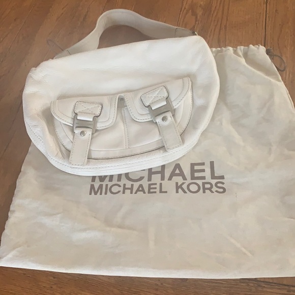 Michael Kors ivory pebbled leather, hobo with front pockets .  mint condition - Picture 1 of 13